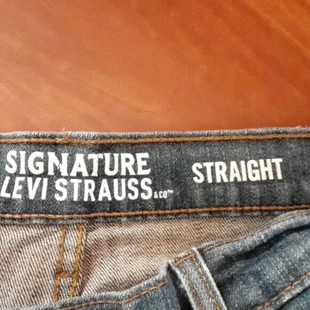 Signature Levi's Strauss size 34X30 straight leg blue jeans - Picture 13 of 16